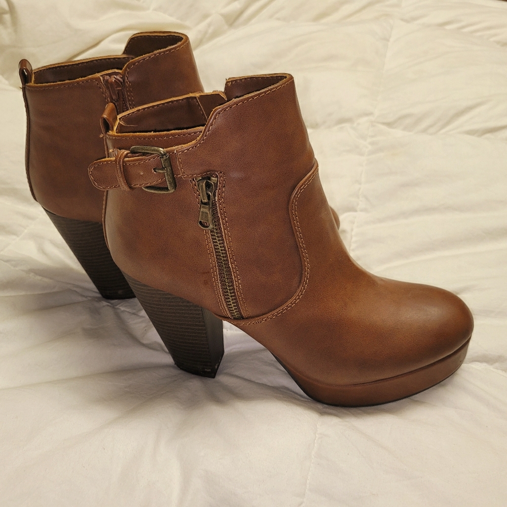 🤎 Sz 10 Material Girl Leather Strap Heel Boots 🤎